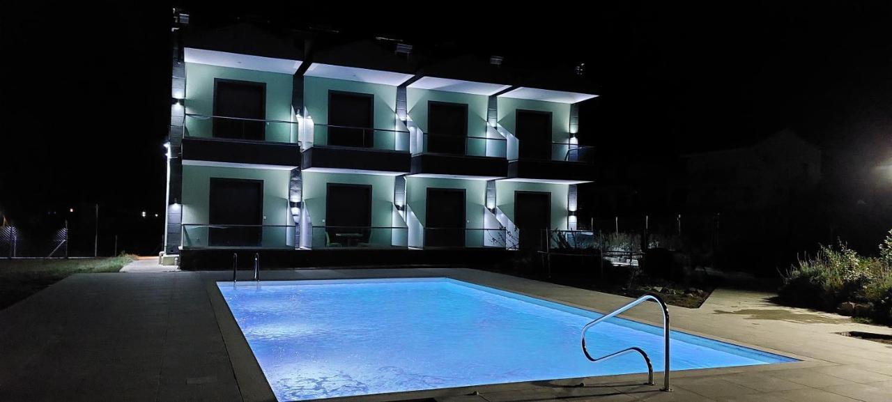 Paramithi Luxury Apartments Nikíti Kültér fotó