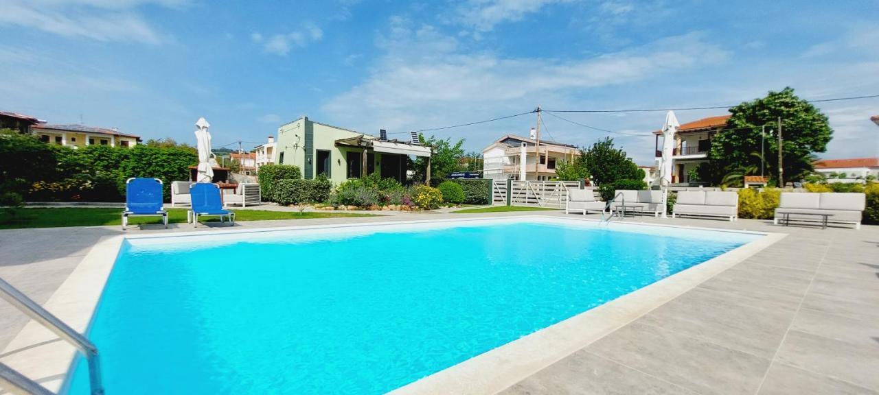Paramithi Luxury Apartments Nikíti Kültér fotó