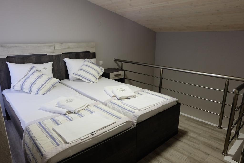 Paramithi Luxury Apartments Nikíti Kültér fotó