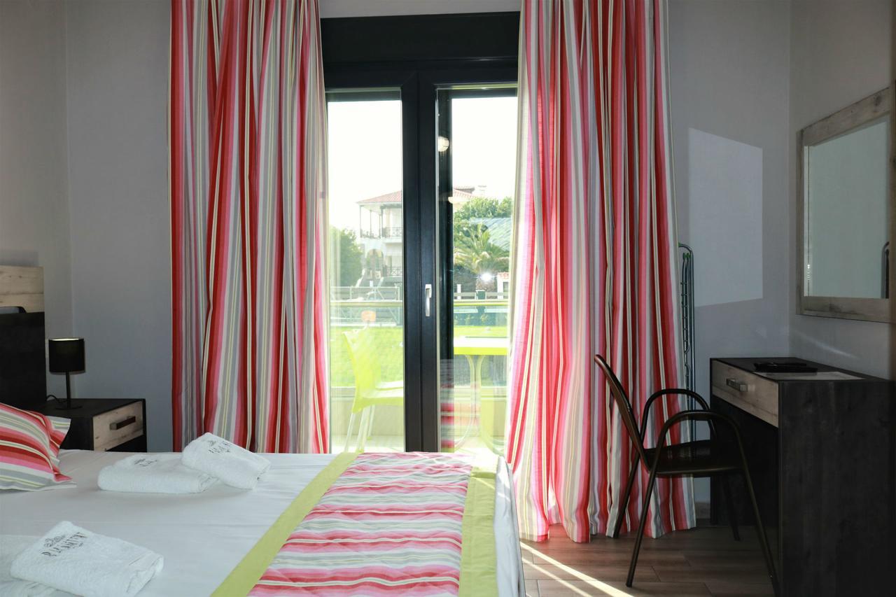 Paramithi Luxury Apartments Nikíti Kültér fotó