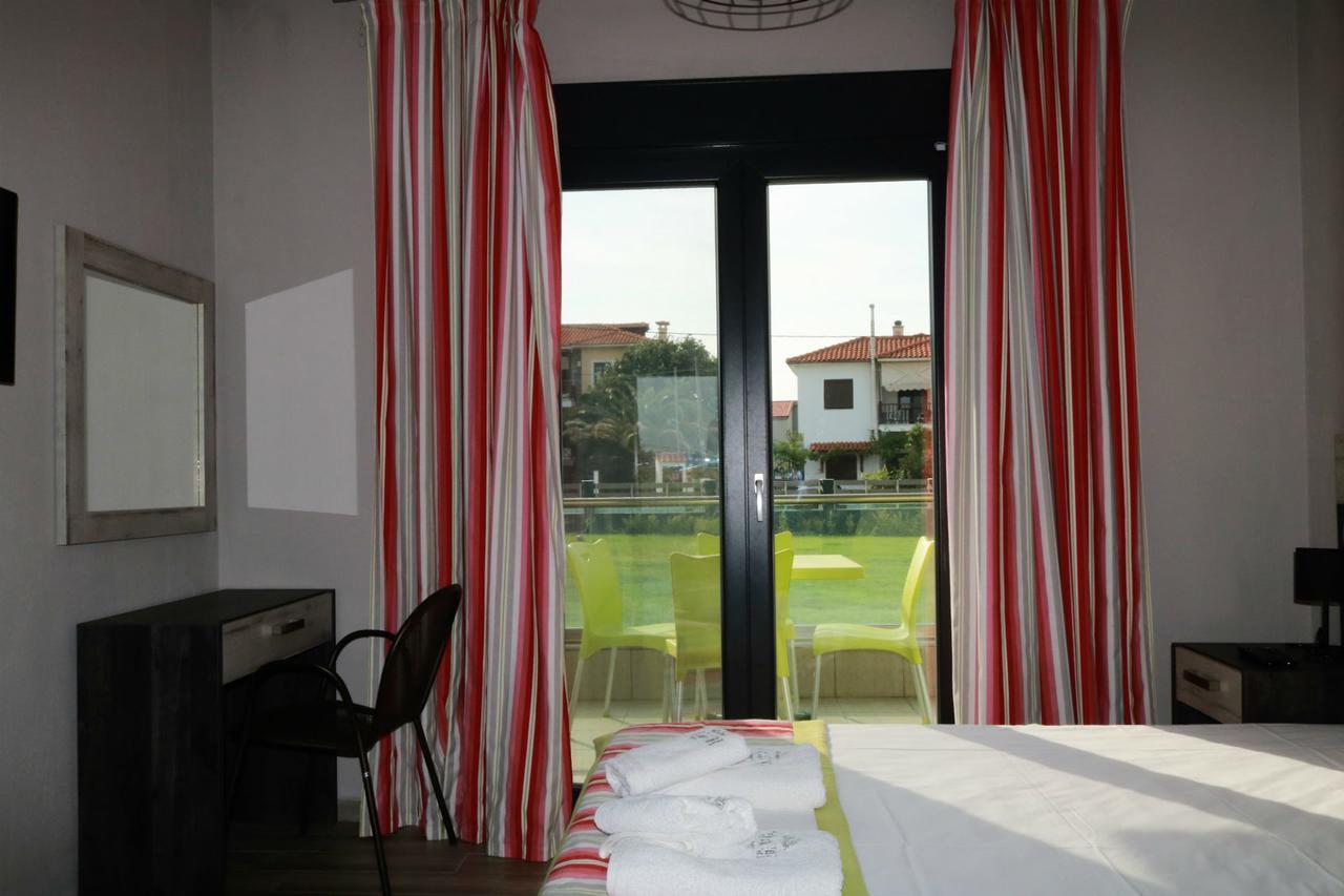 Paramithi Luxury Apartments Nikíti Kültér fotó